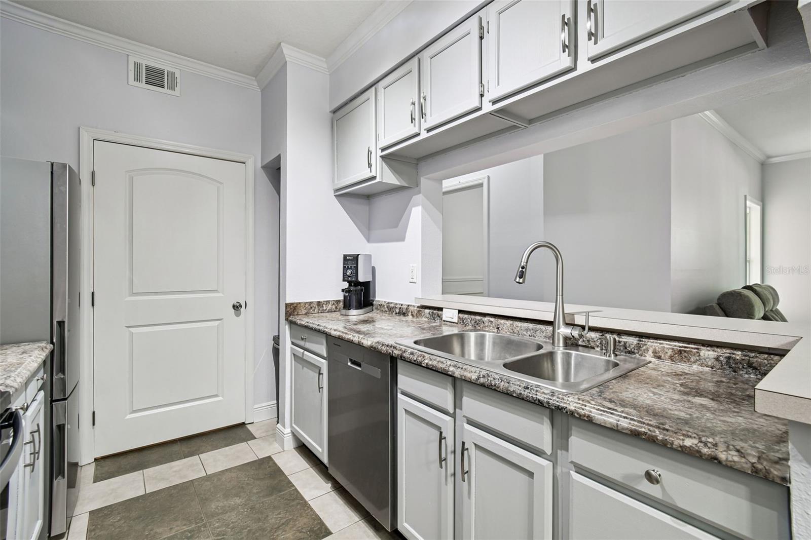 THE PINNACLE AT CARROLLWOOD A - Residential