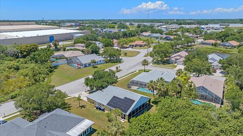 A home in ELLENTON