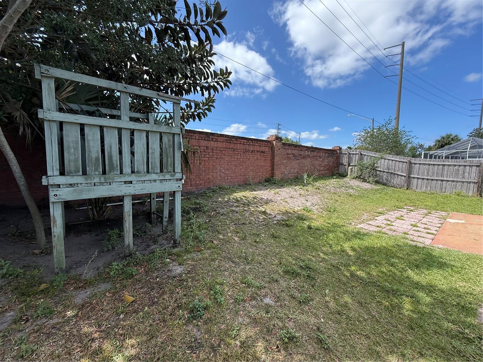 307 HOLLINGSHEAD LOOP