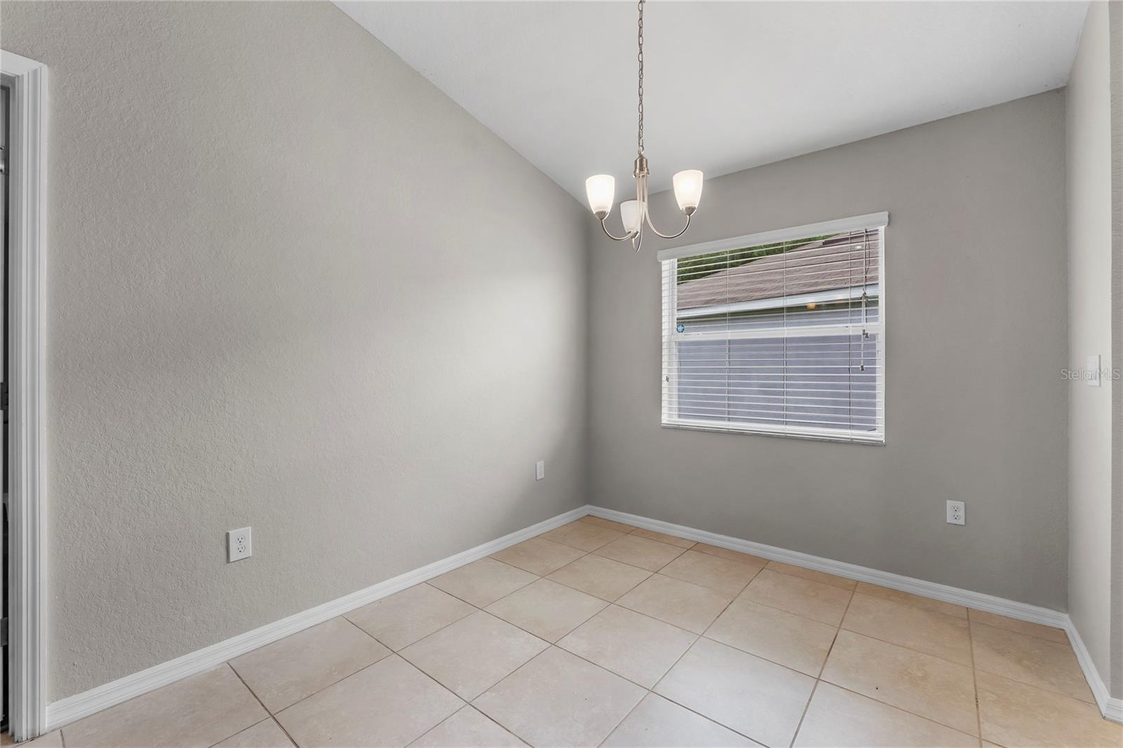 COUNTRY CLUB ESTATES - Residential Lease