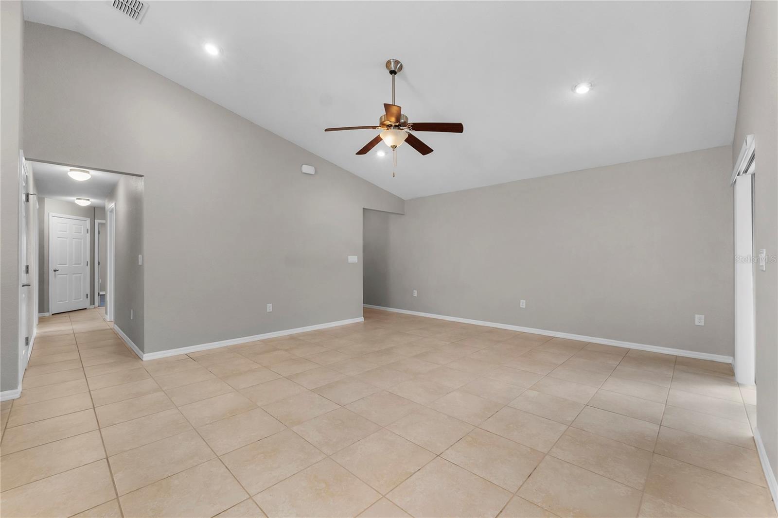 COUNTRY CLUB ESTATES - Residential Lease