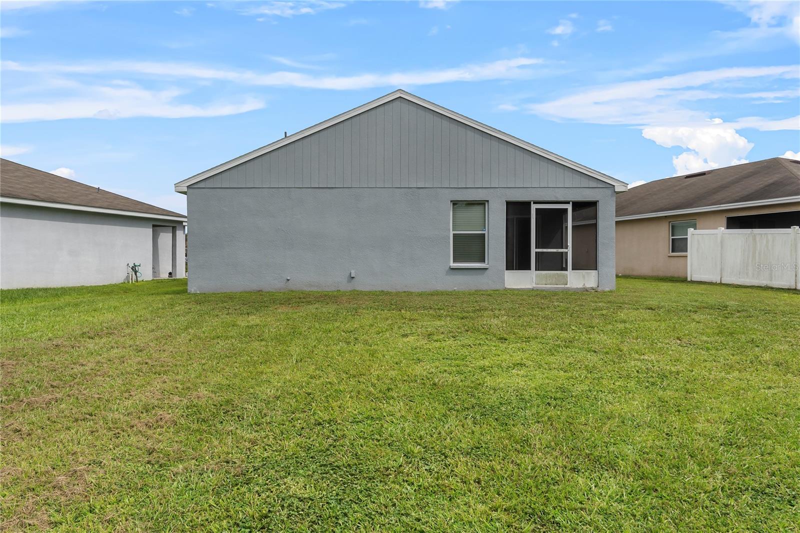 COUNTRY CLUB ESTATES - Residential Lease