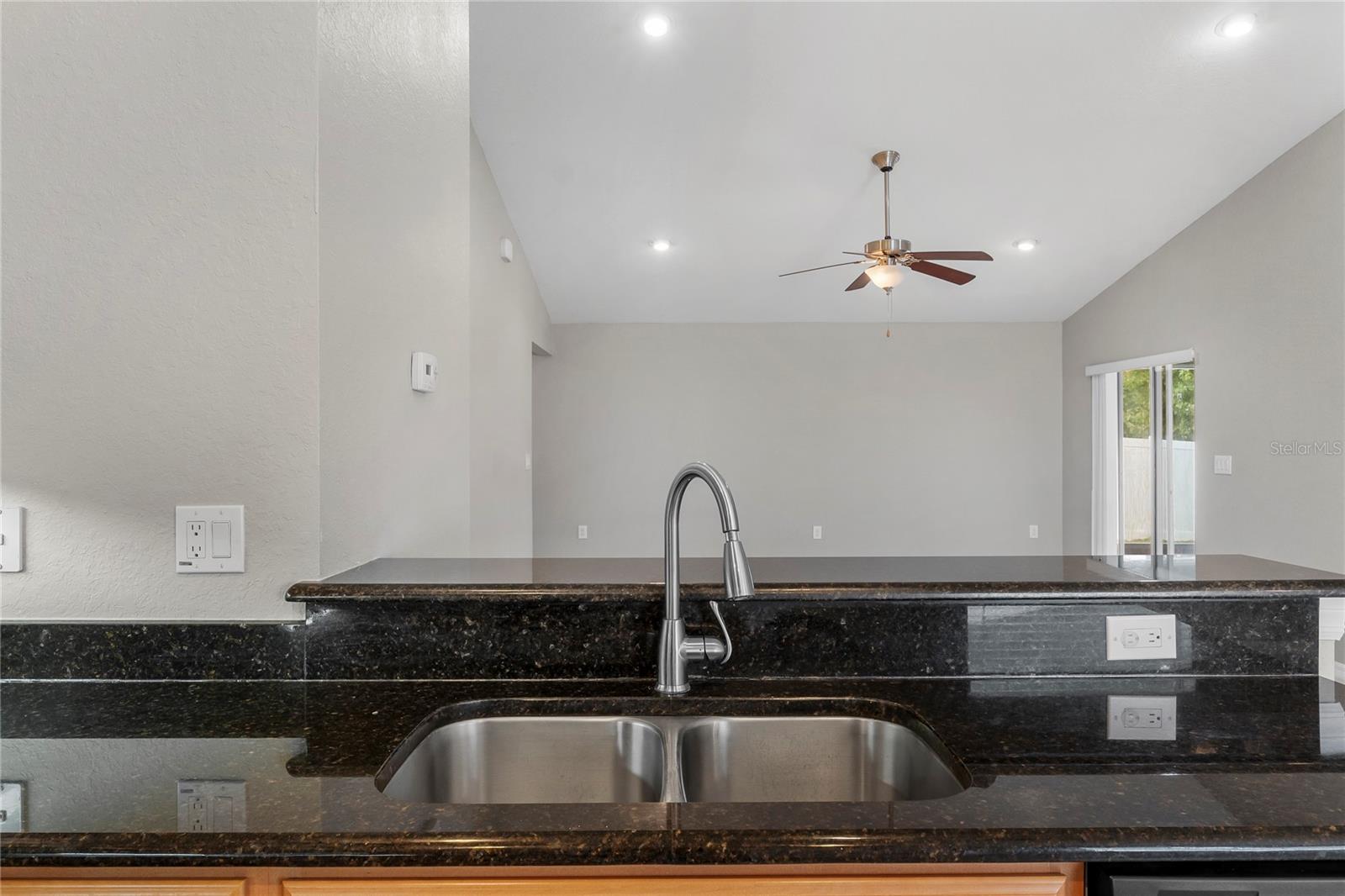 COUNTRY CLUB ESTATES - Residential Lease