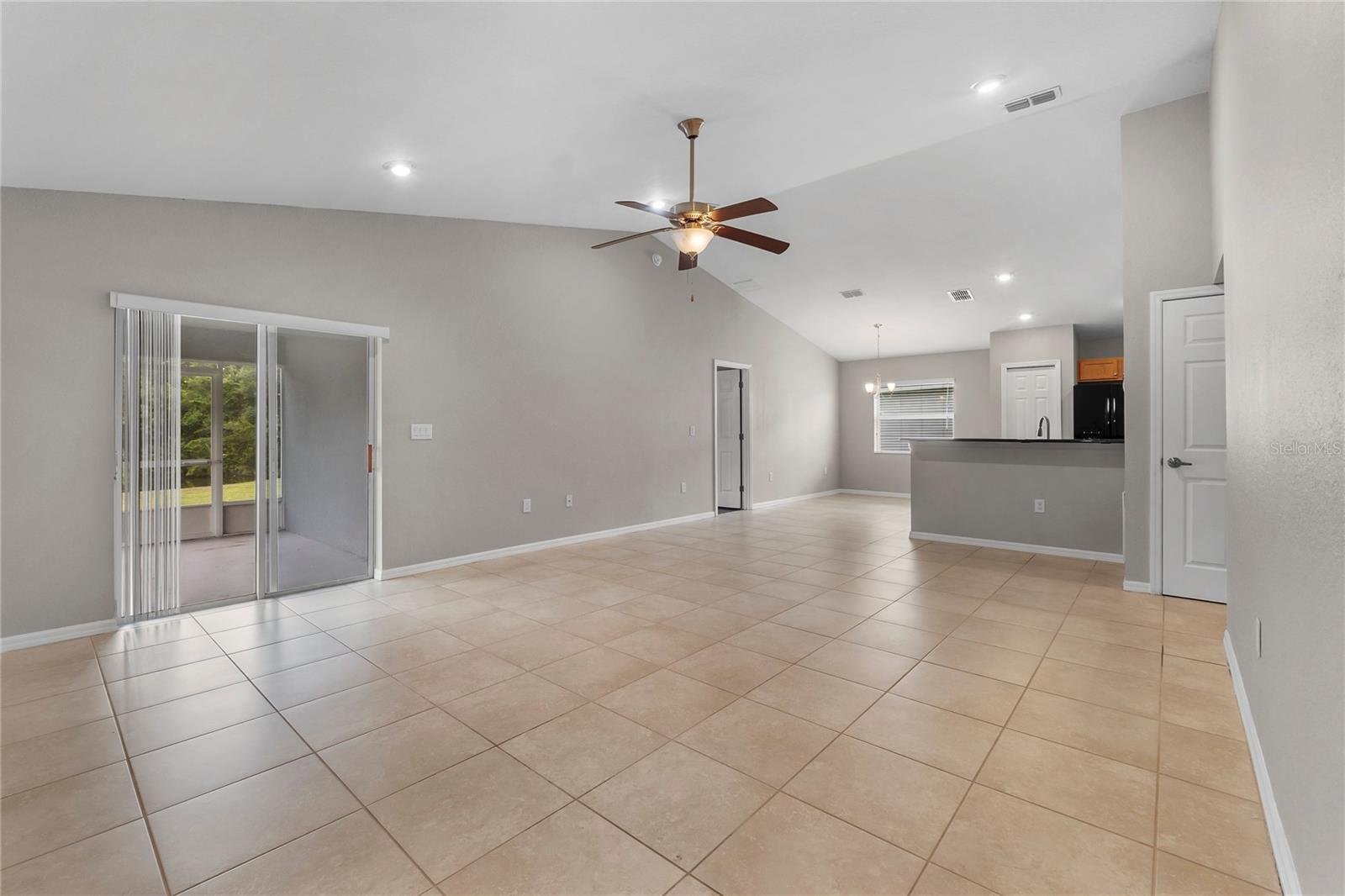 COUNTRY CLUB ESTATES - Residential Lease