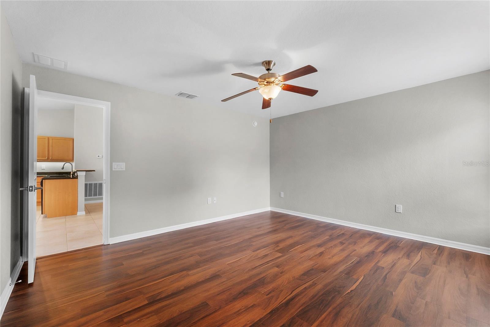 COUNTRY CLUB ESTATES - Residential Lease