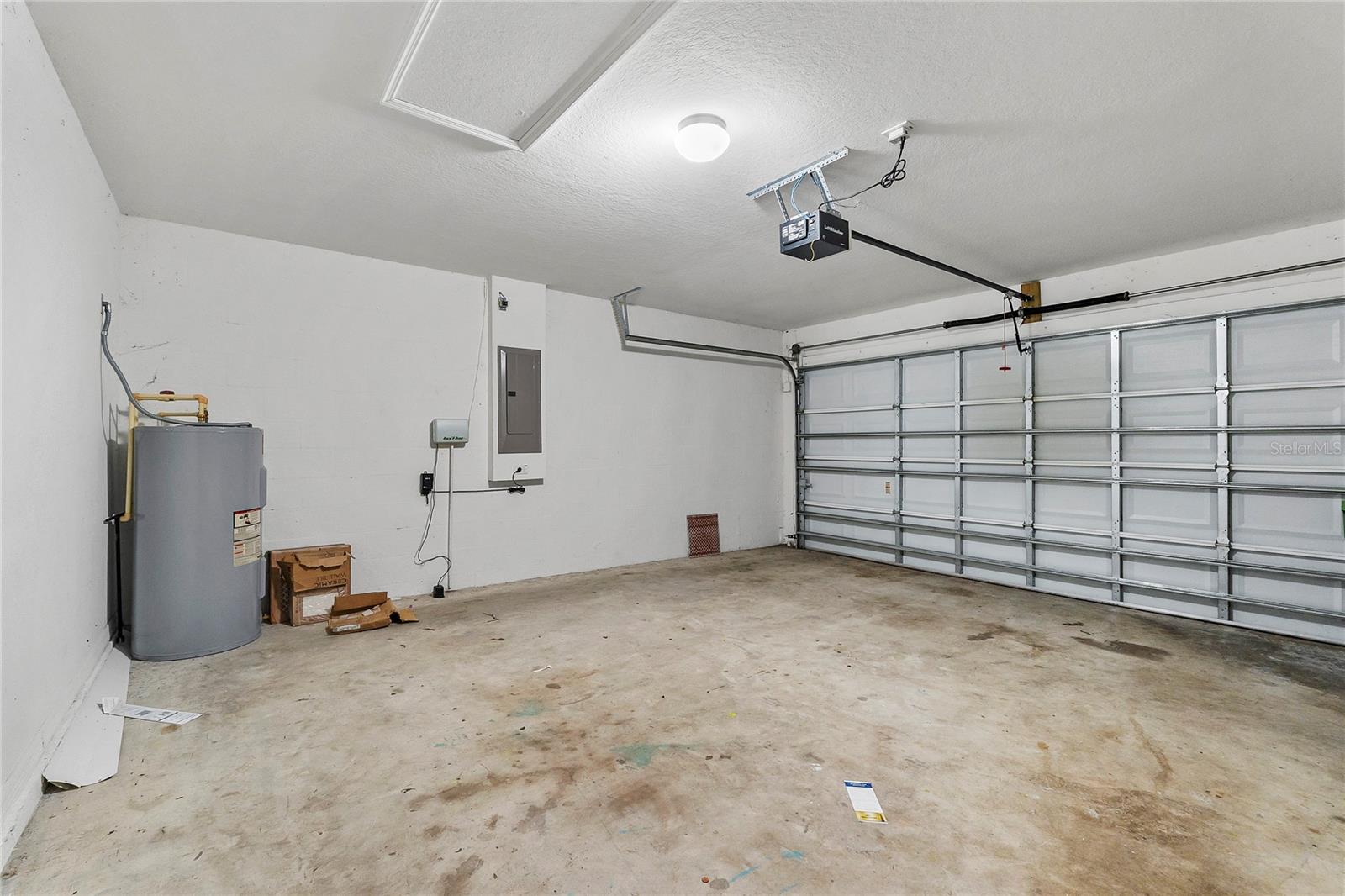 COUNTRY CLUB ESTATES - Residential Lease