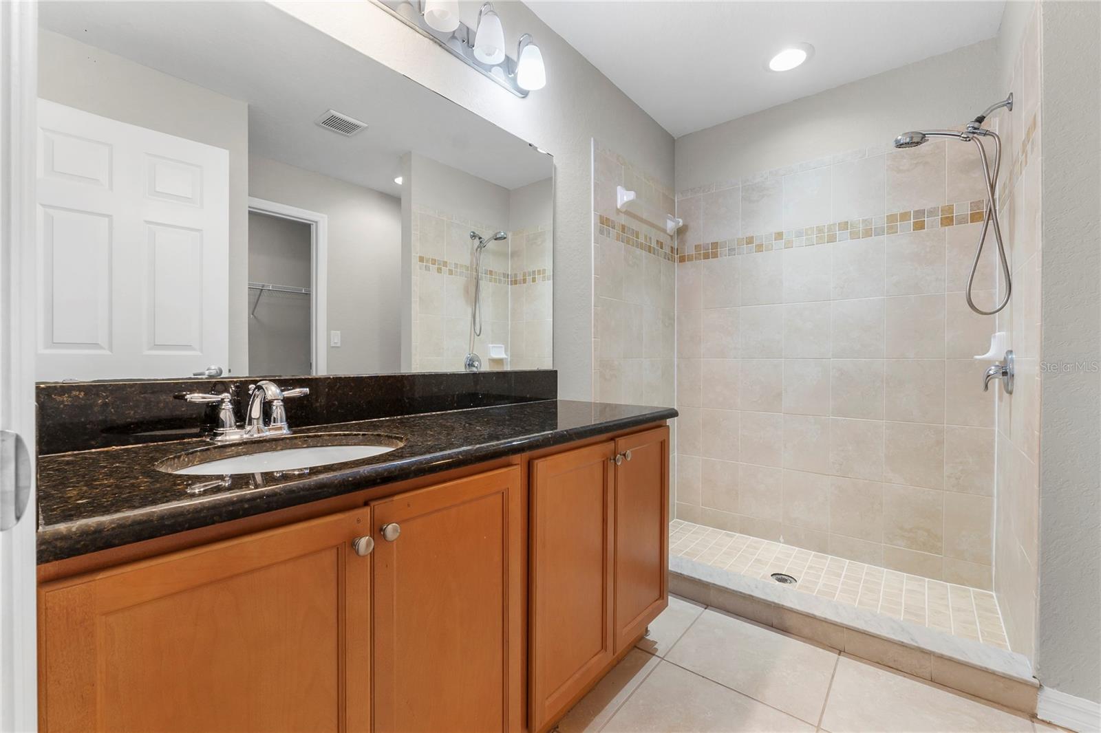 COUNTRY CLUB ESTATES - Residential Lease