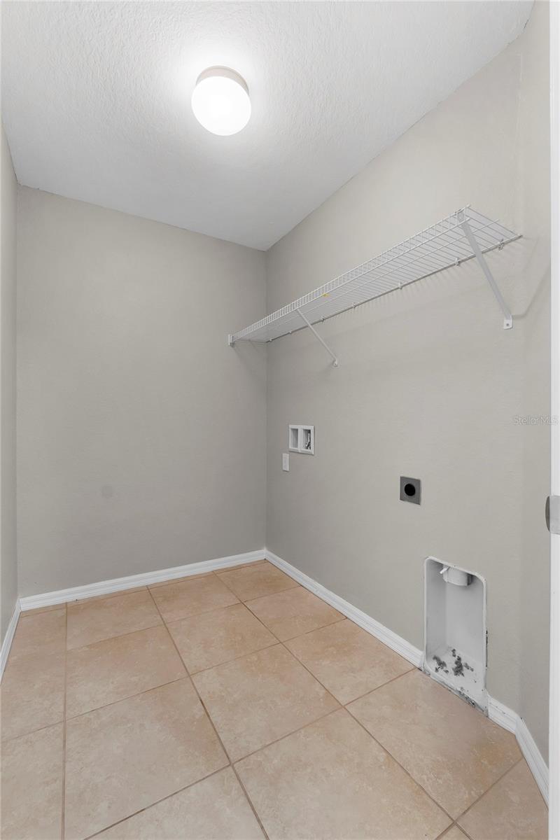 COUNTRY CLUB ESTATES - Residential Lease