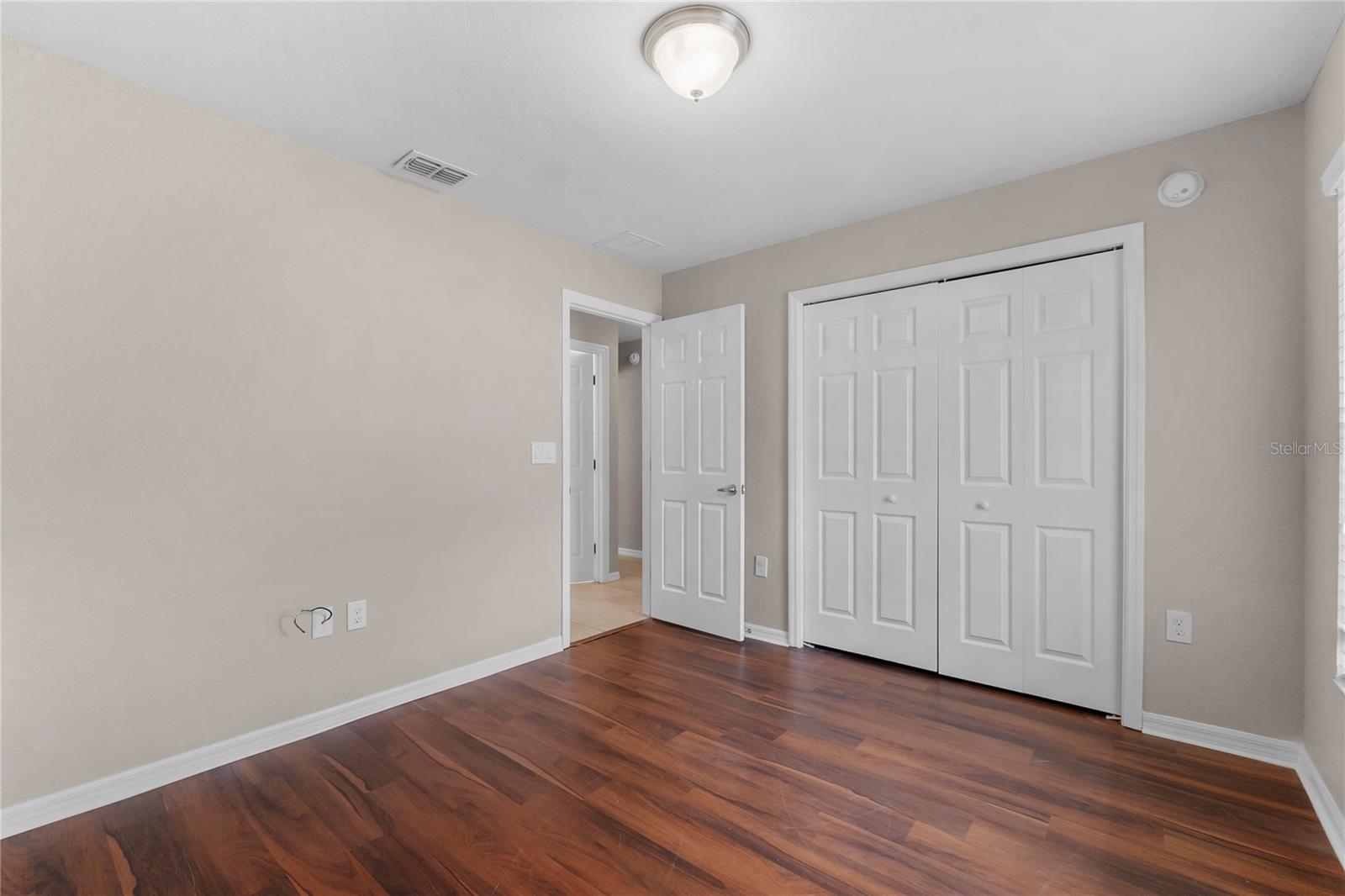COUNTRY CLUB ESTATES - Residential Lease
