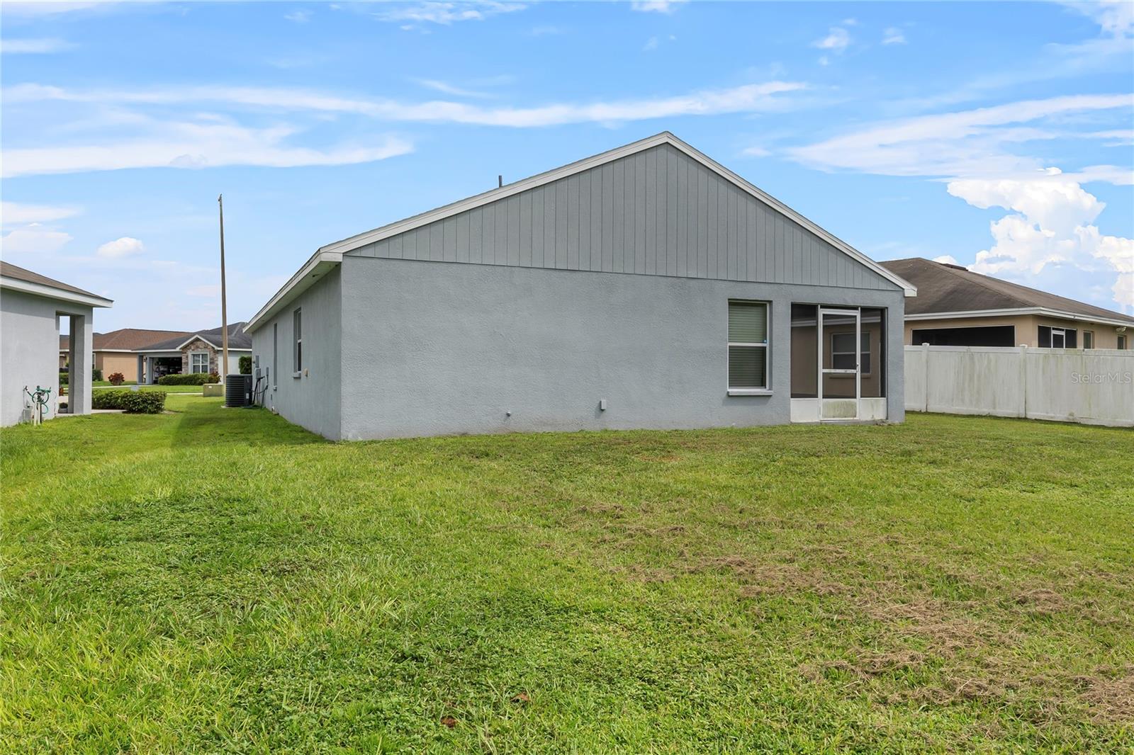 COUNTRY CLUB ESTATES - Residential Lease