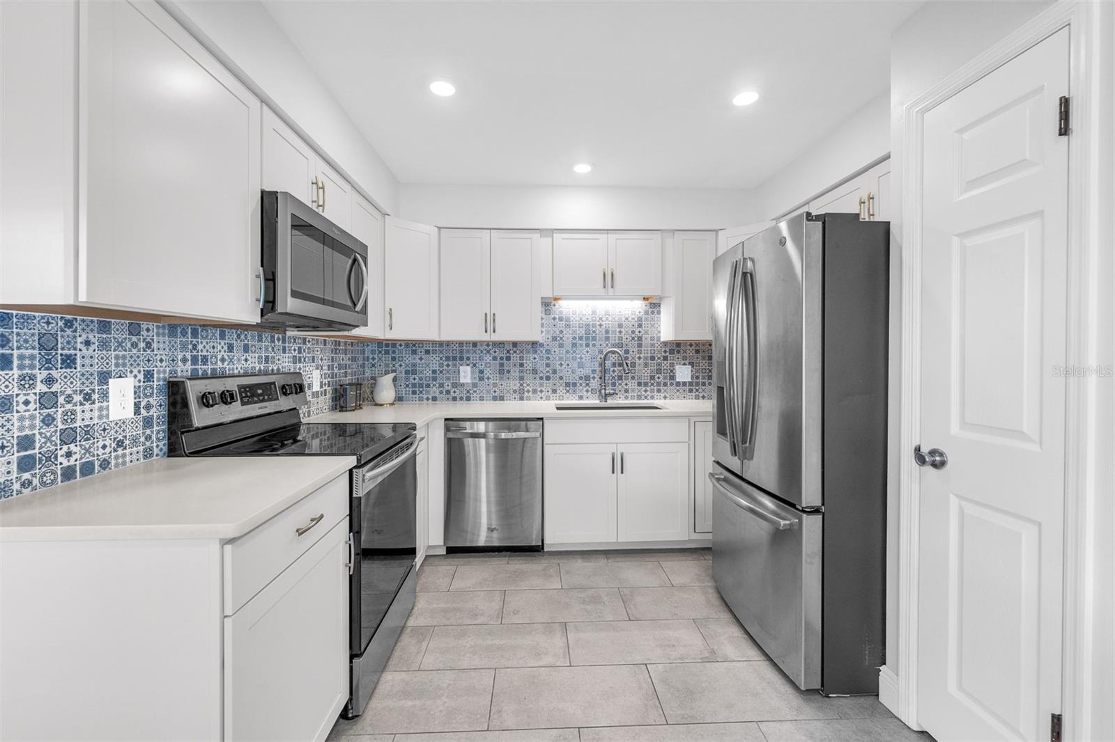 WOODSIDE VILLAGE - Residential