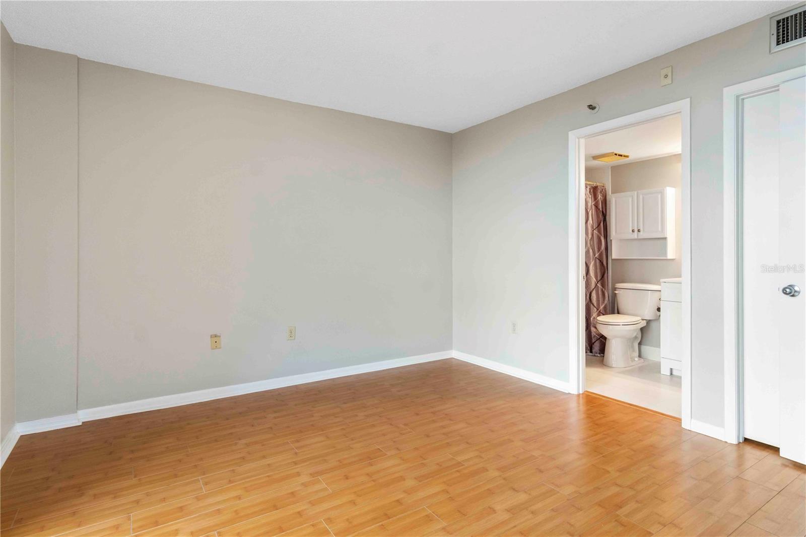 PROMENADES EAST - Residential