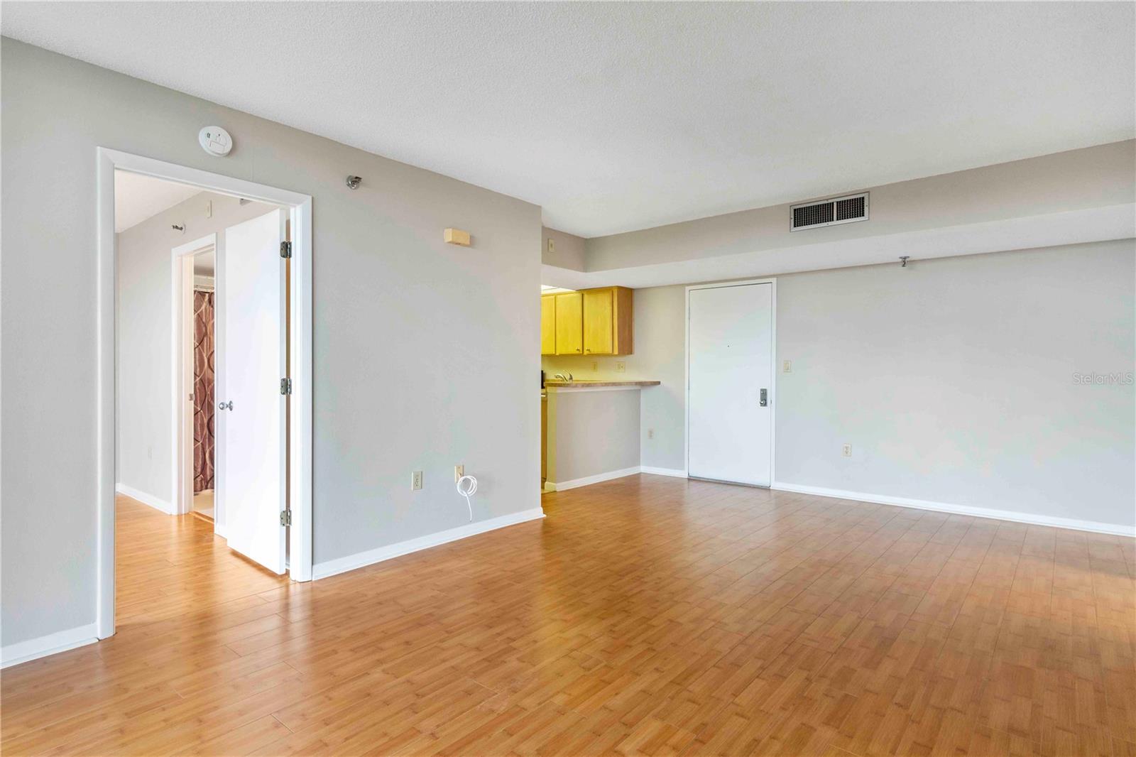 PROMENADES EAST - Residential