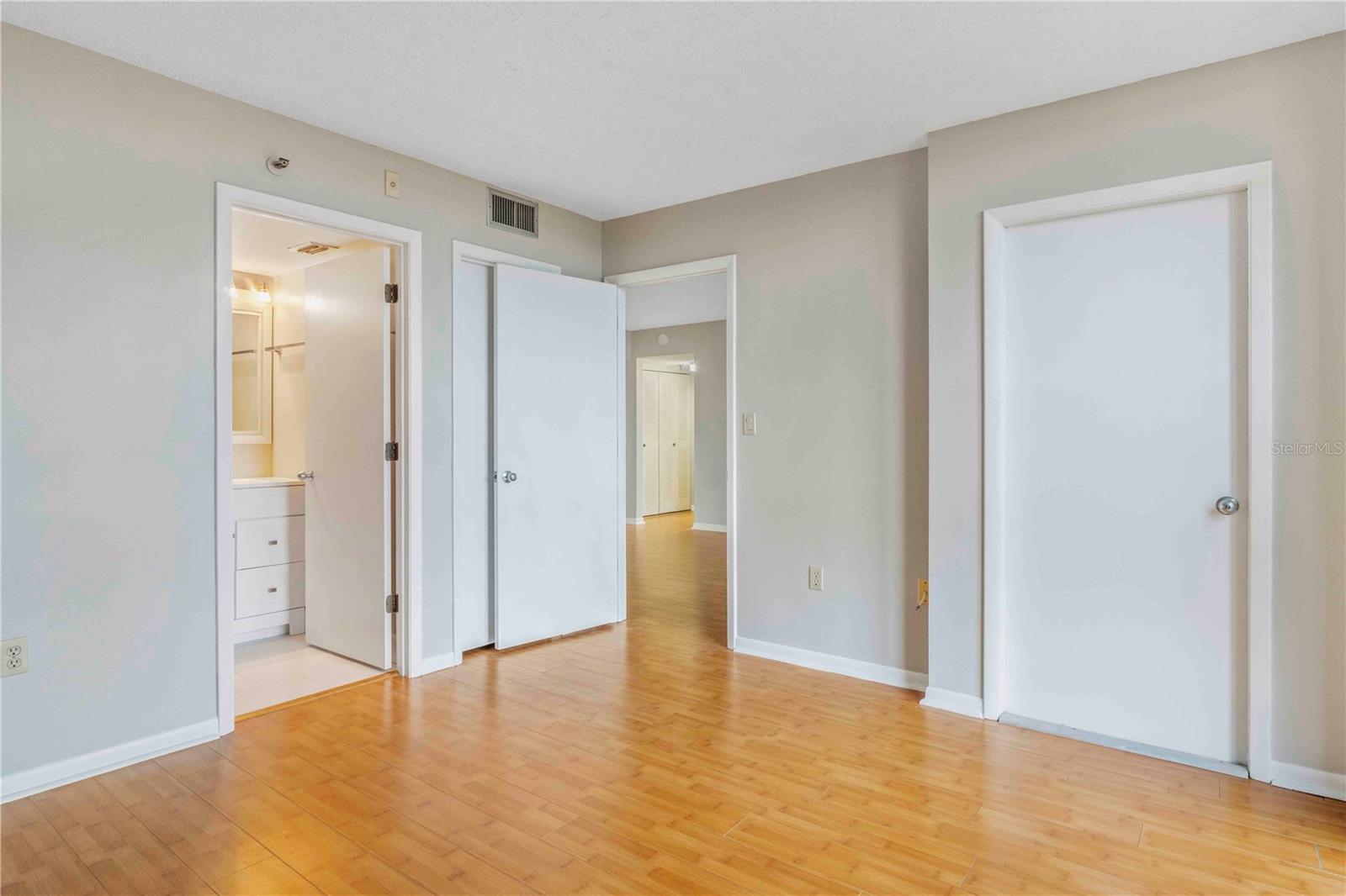 PROMENADES EAST - Residential