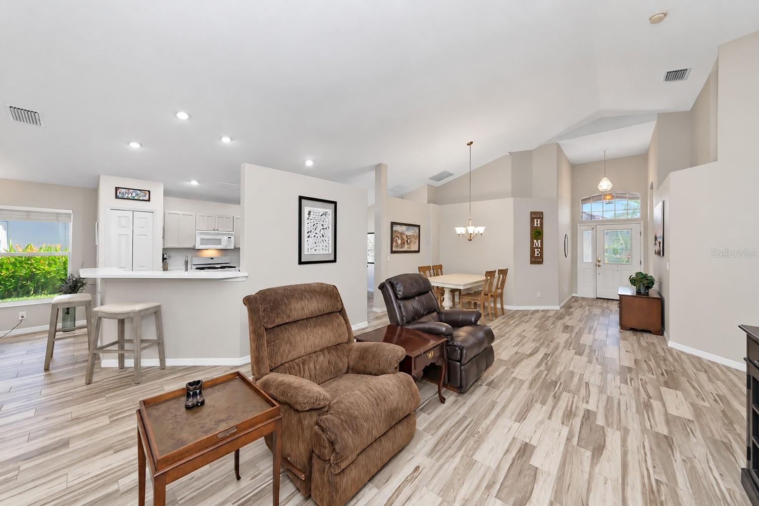 5113 FLAGSTONE DRIVE, SARASOTA, FL, 34238 4 5113 FLAGSTONE DRIVE