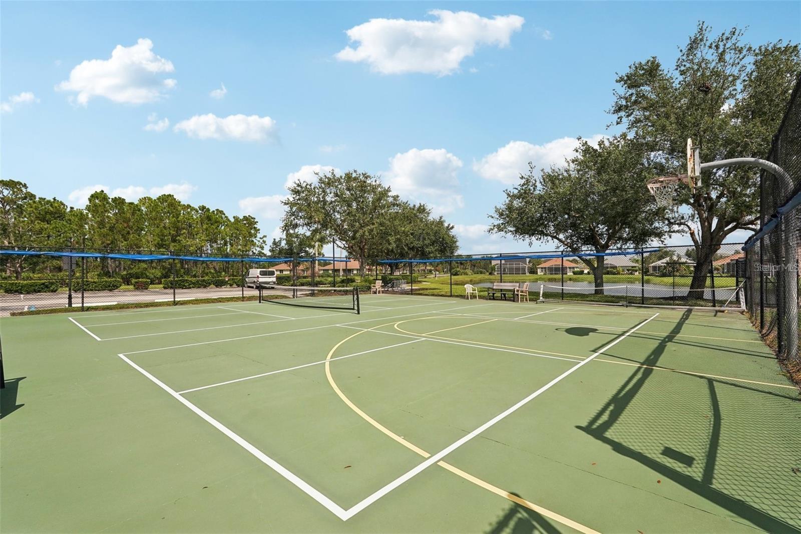 TOWNS AT LAKESIDE - Residential