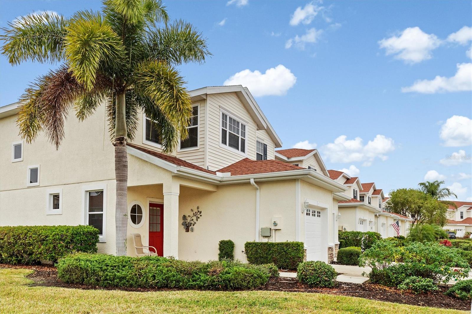 TOWNS AT LAKESIDE - Residential