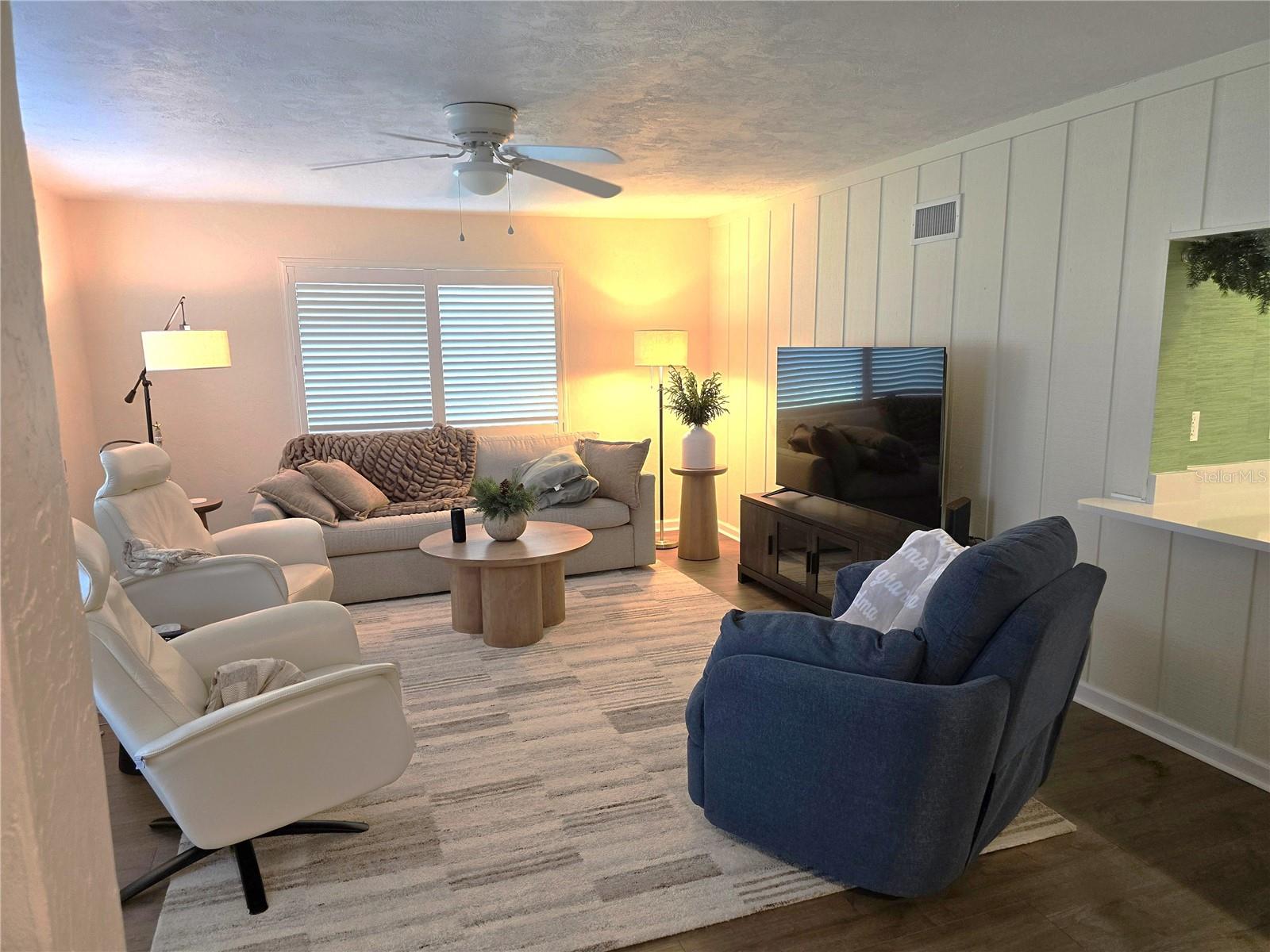 3721 COLLINS STREET 812