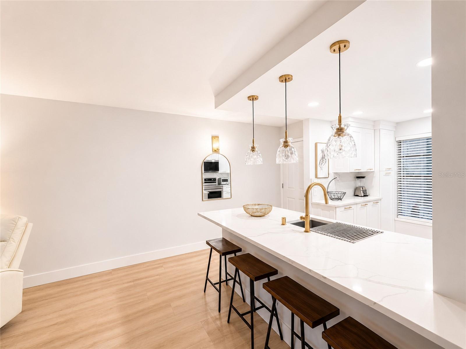 6051 SUN BOULEVARD 111