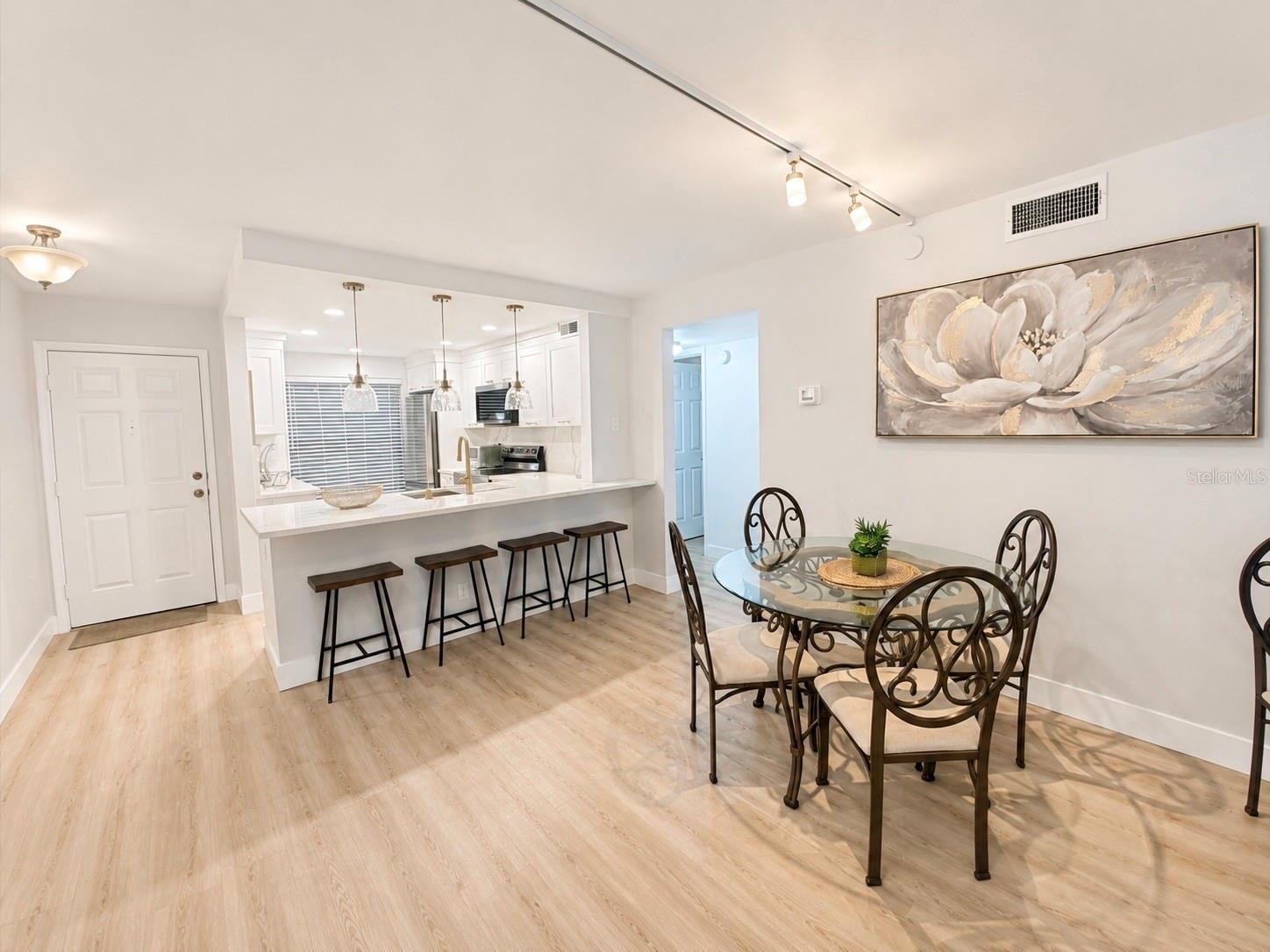 6051 SUN BOULEVARD 111