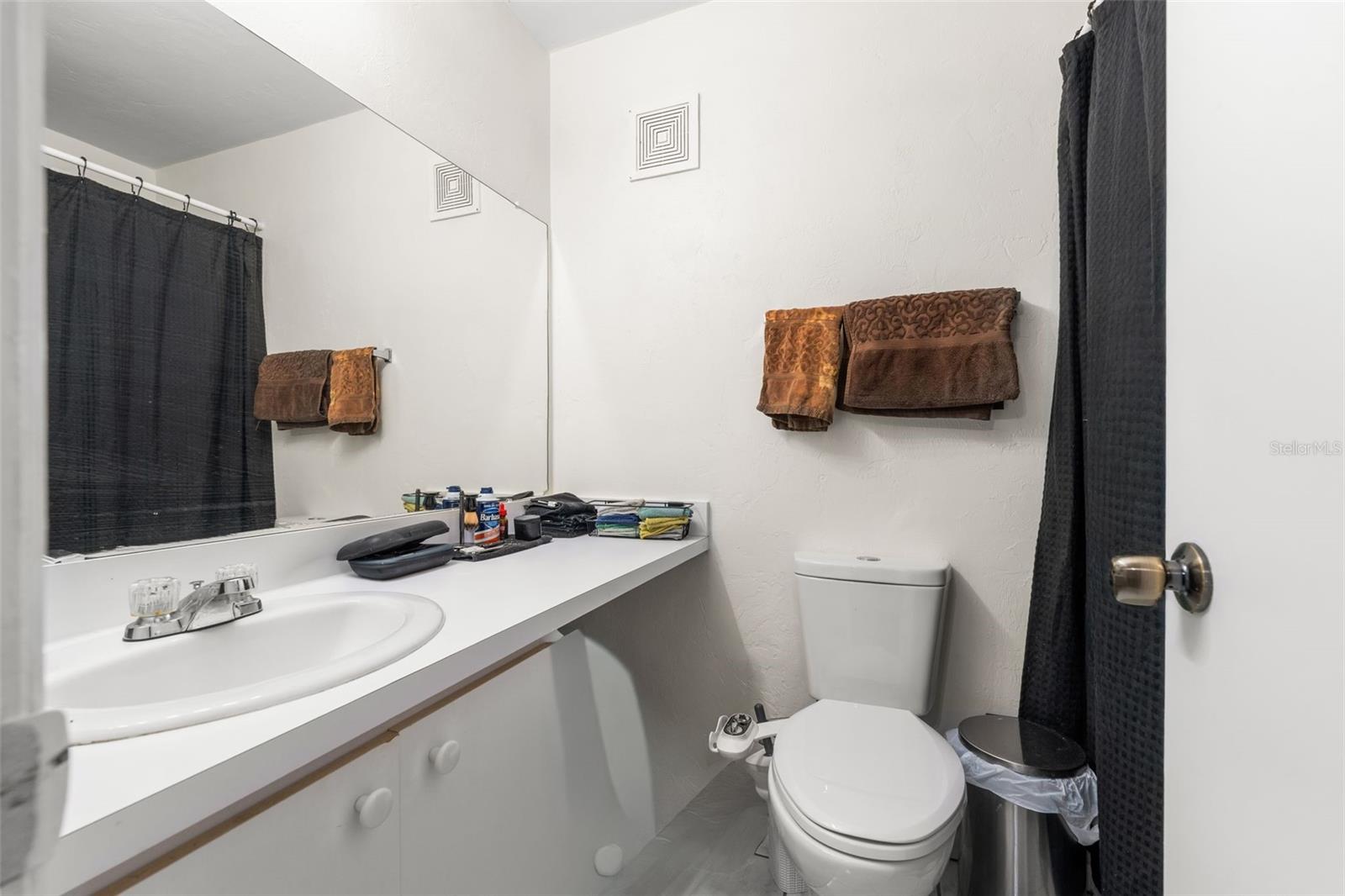 COUNTRYSIDE UNIVERSITY - Residential