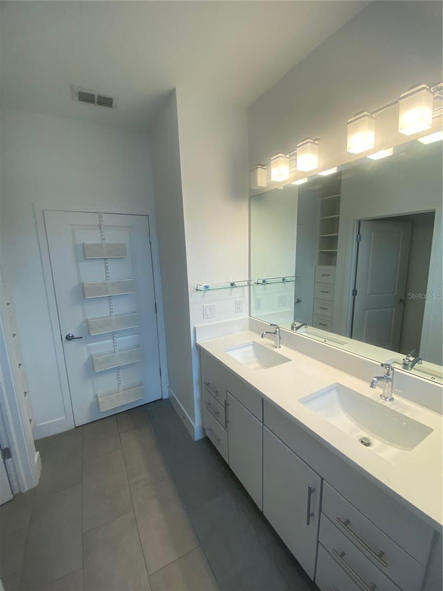 WESTSHORE VILLAGE TWNHMS - Residential Lease