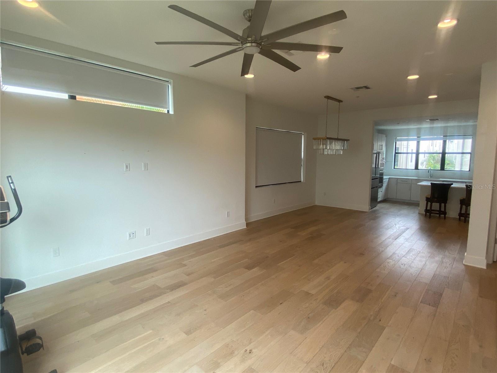 WESTSHORE VILLAGE TWNHMS - Residential Lease