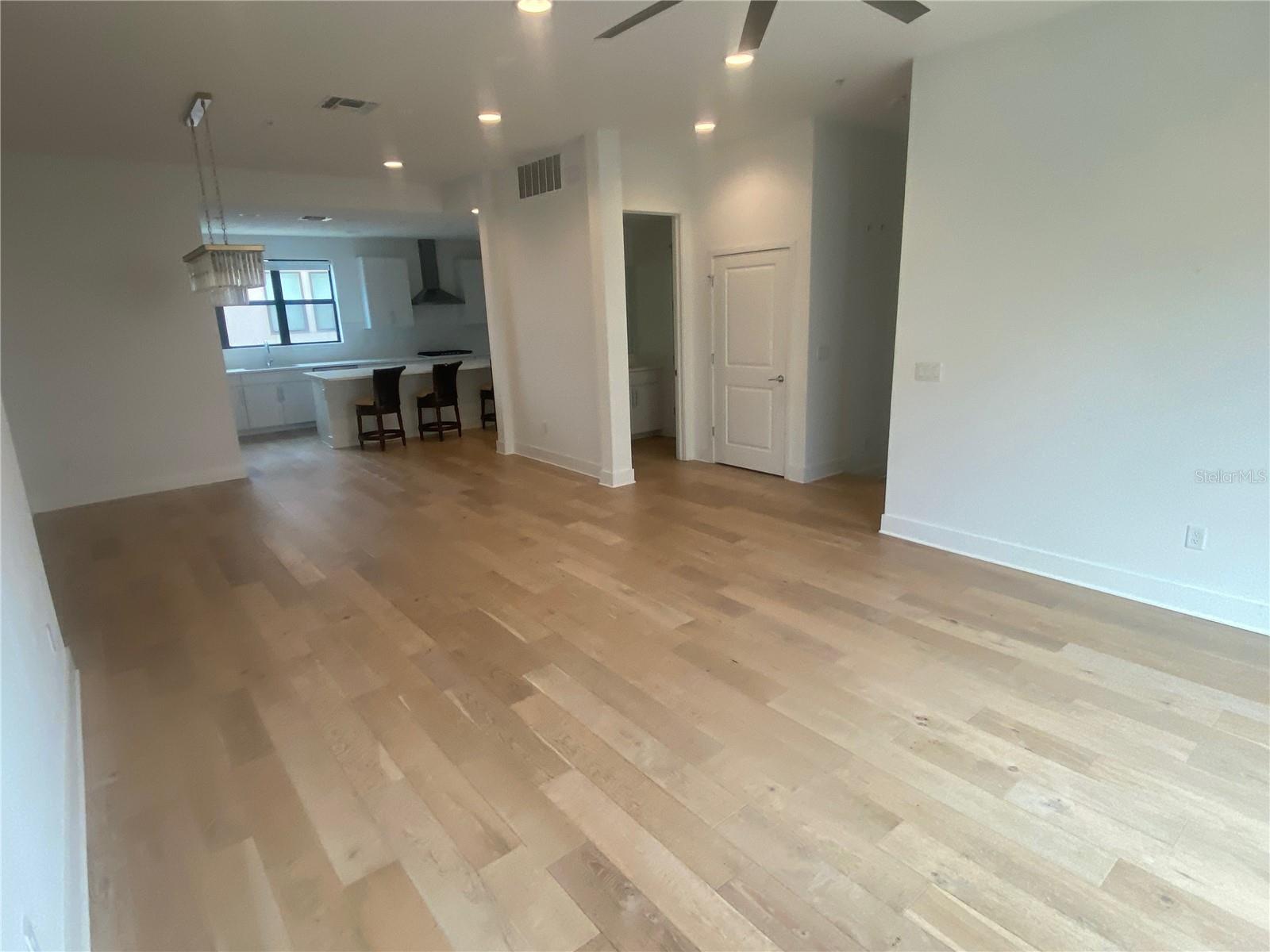 WESTSHORE VILLAGE TWNHMS - Residential Lease