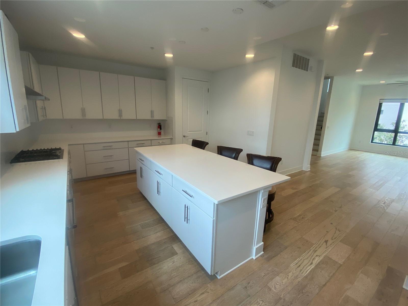 WESTSHORE VILLAGE TWNHMS - Residential Lease