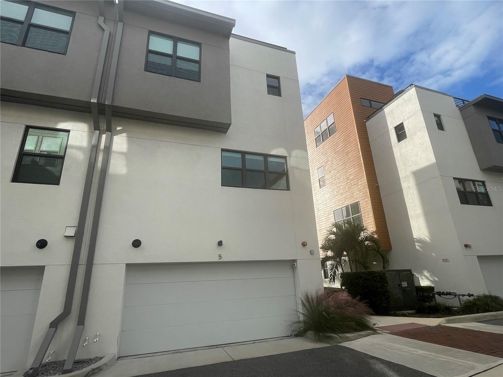 WESTSHORE VILLAGE TWNHMS - Residential Lease