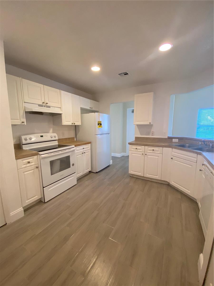 4947 AVA POINTE DRIVE 1