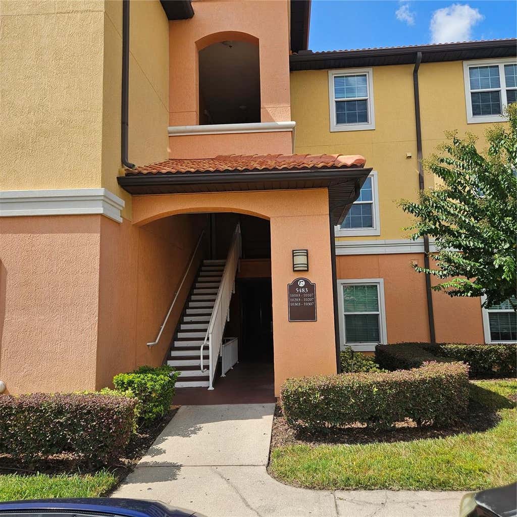 Photo of 5483 Vineland Road #10304, Orlando, FL 32811 (MLS # O6433483)