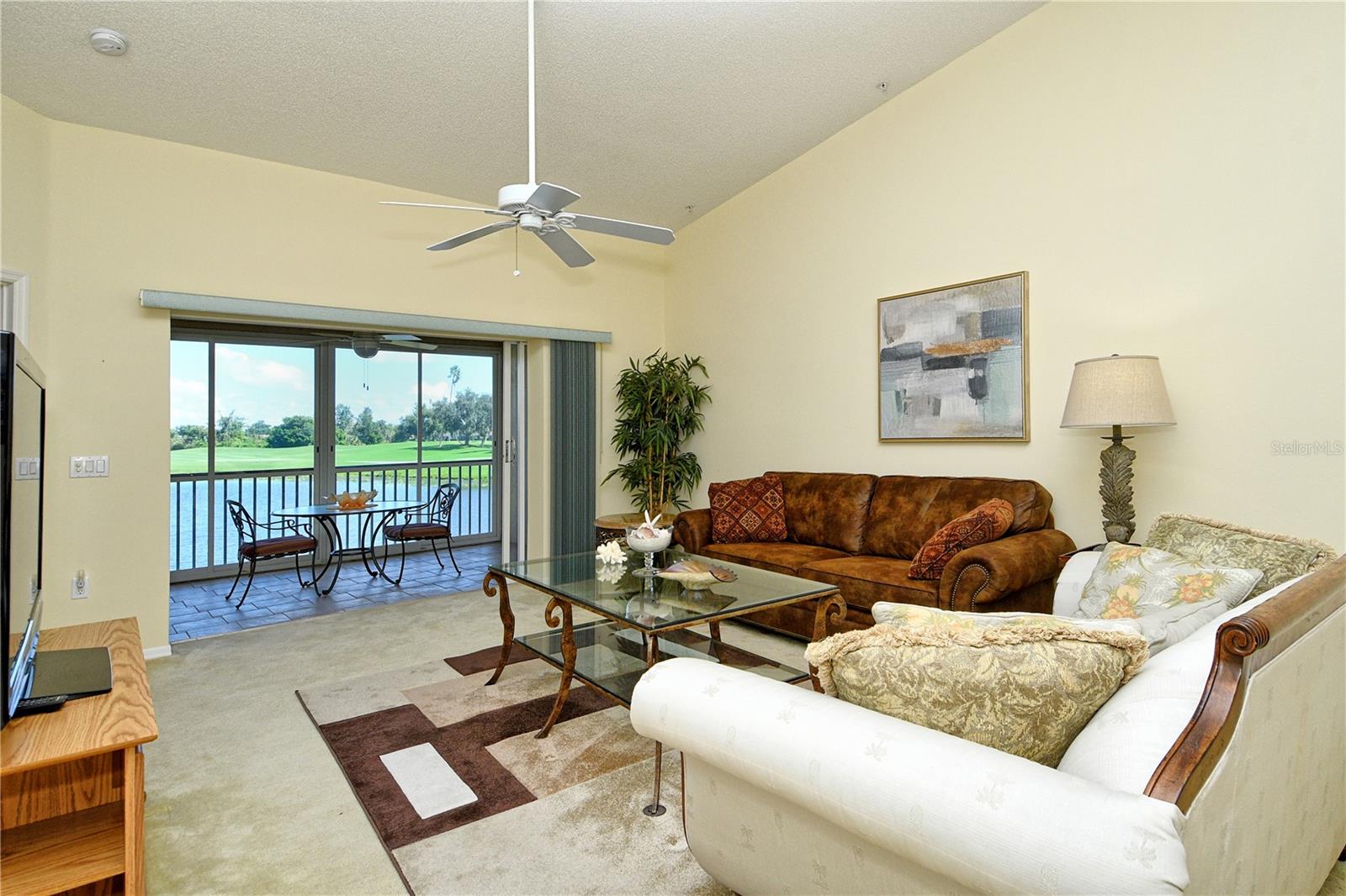 HERITAGE OAKS GOLF & COUNTRY CLUB - Residential