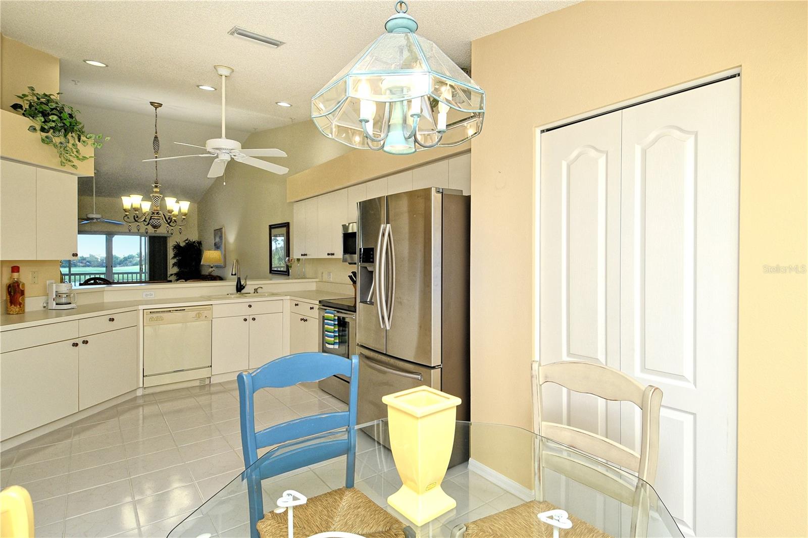 HERITAGE OAKS GOLF & COUNTRY CLUB - Residential