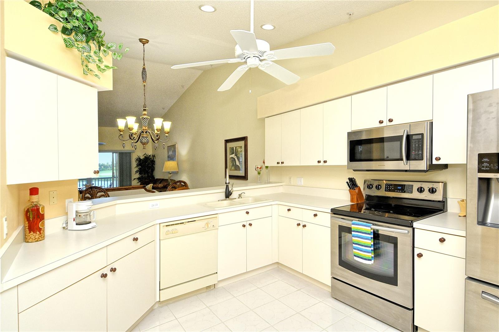 HERITAGE OAKS GOLF & COUNTRY CLUB - Residential