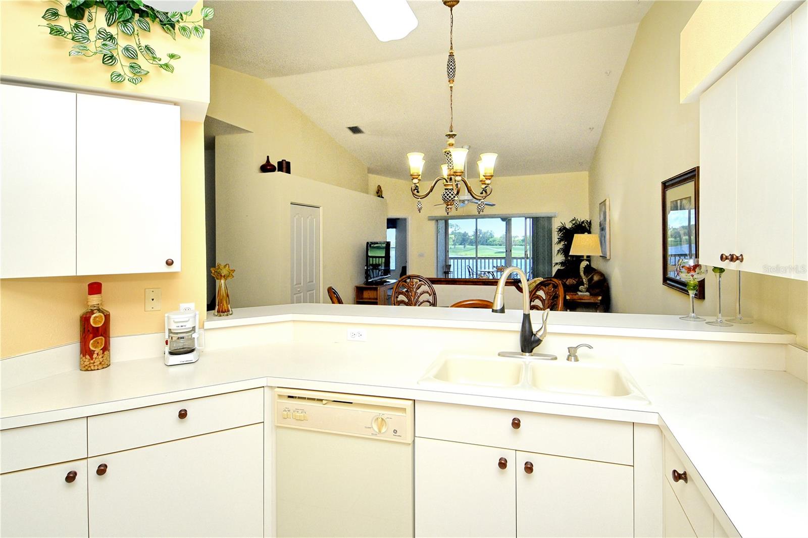 HERITAGE OAKS GOLF & COUNTRY CLUB - Residential