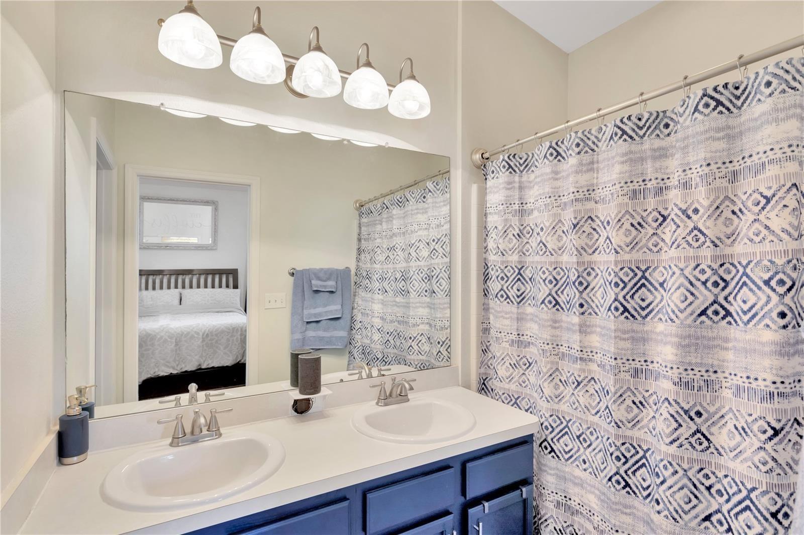 EAGLE PALM PH 2 - Residential Lease