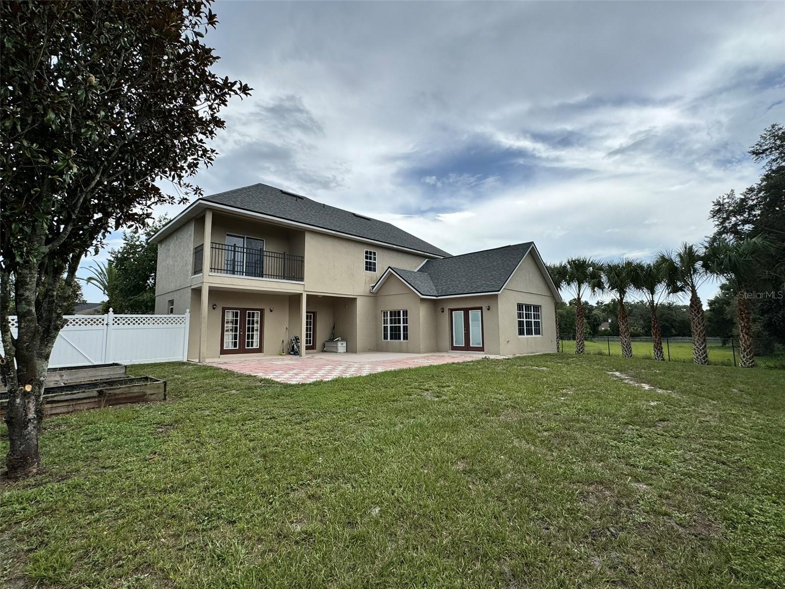 Explore this spacious 4-bedroom, 4-bath home located on a quiet cul-de-sac in the gated Greystone community of Oviedo. Situated on a fully fenced 0.31-acre lot, this well-maintained property offers approximately 2,919 sq.?ft. of living space with a functional layout, vaulted ceilings in the main living area, and hardwood flooring in all bedrooms. The expansive primary suite includes a separate sitting area, dual vanities, a garden soaking tub, glass-enclosed shower, and a large walk-in closet—designed for comfort and privacy. The interior features a neutral palette and thoughtful finishes throughout, ideal for immediate enjoyment or easy customization. Smart home upgrades include a newly installed roof, Wi-Fi-enabled thermostats, automated irrigation system, smart locks, and Ring doorbell for enhanced convenience and security.