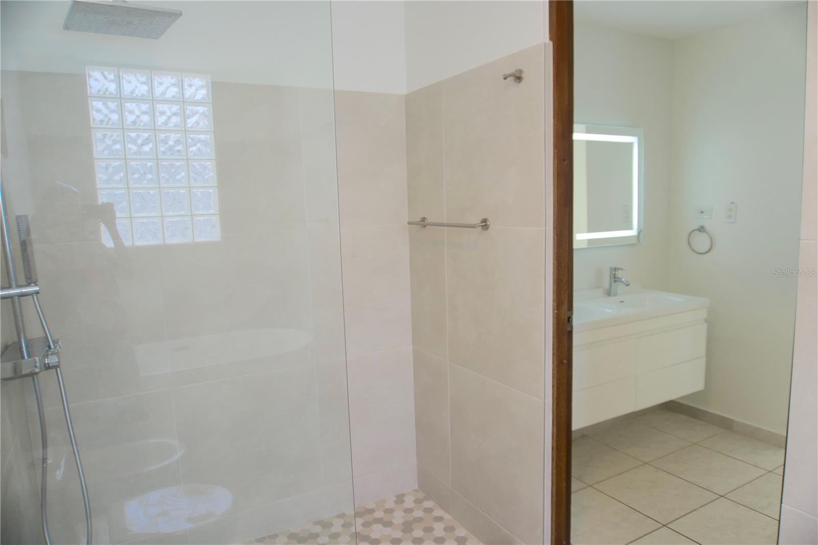 PASEO LAS OLAS - Residential
