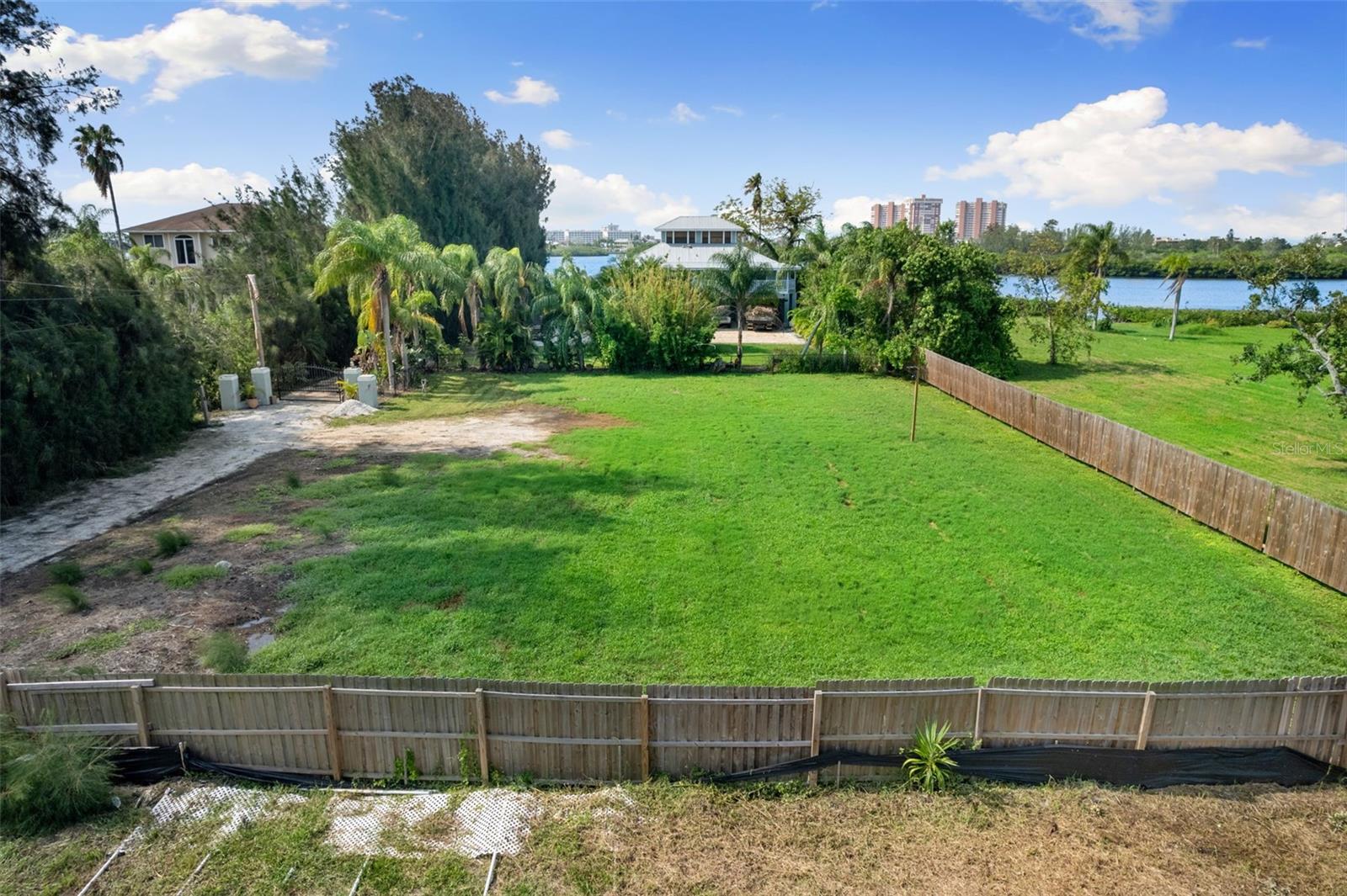 HARBOR VIEW 4 - Land