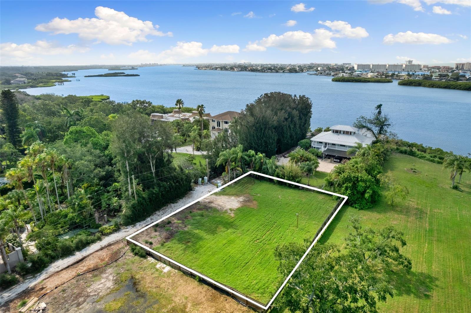 HARBOR VIEW 4 - Land