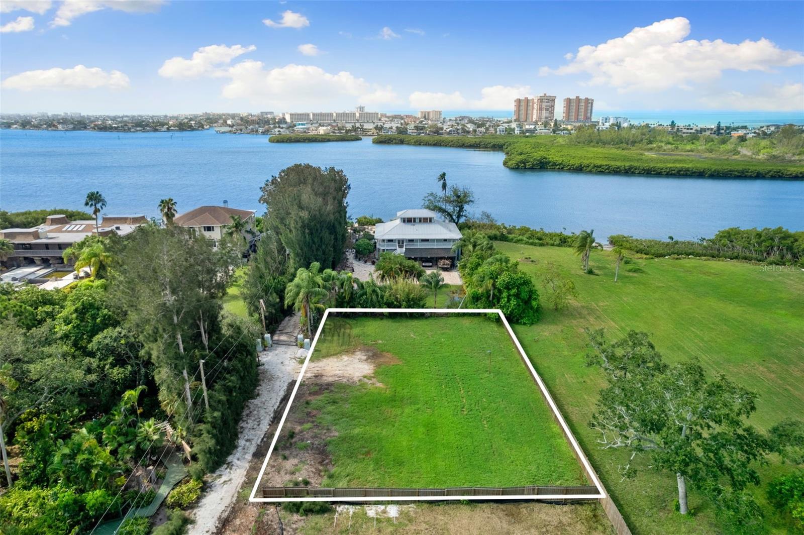 HARBOR VIEW 4 - Land