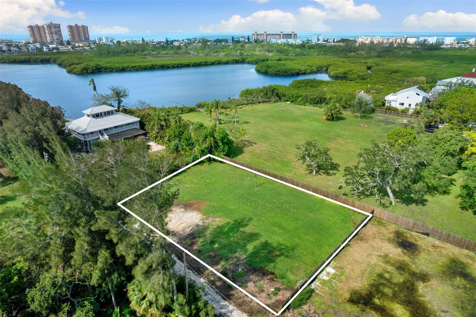 HARBOR VIEW 4 - Land