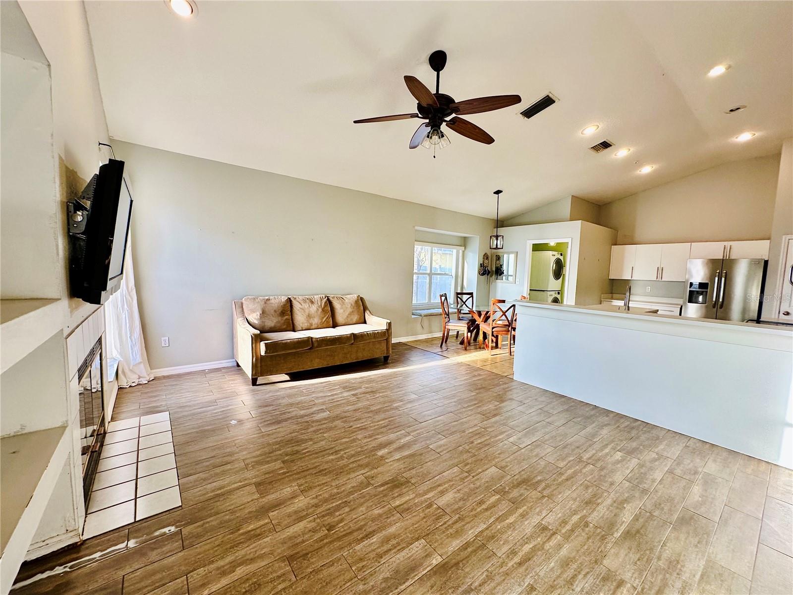 BRENTWOOD HILLS TRCT B UN 1 - Residential