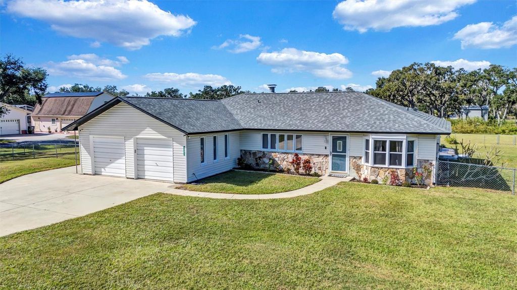 Photo of 10617 31st Avenue E, Palmetto, FL 34221 (MLS # A4668319)