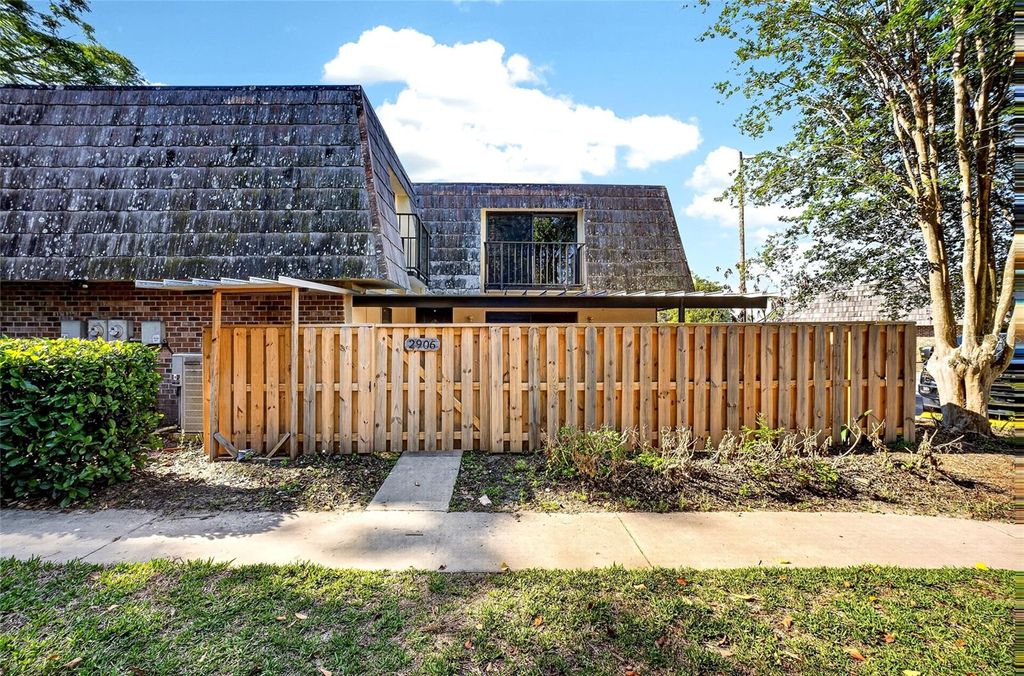 Photo of 2906 Ash Drive, Leesburg, FL 34748 (MLS # G5111365)