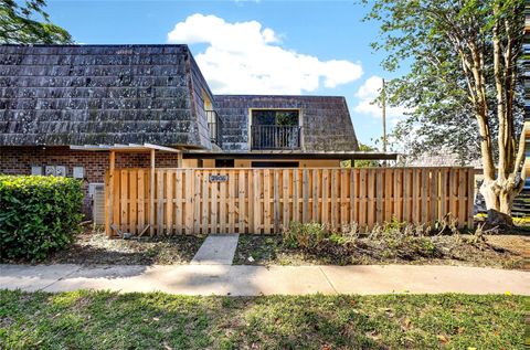 Photo of 2906 Ash Drive, Leesburg, FL 34748 (MLS # G5111365)