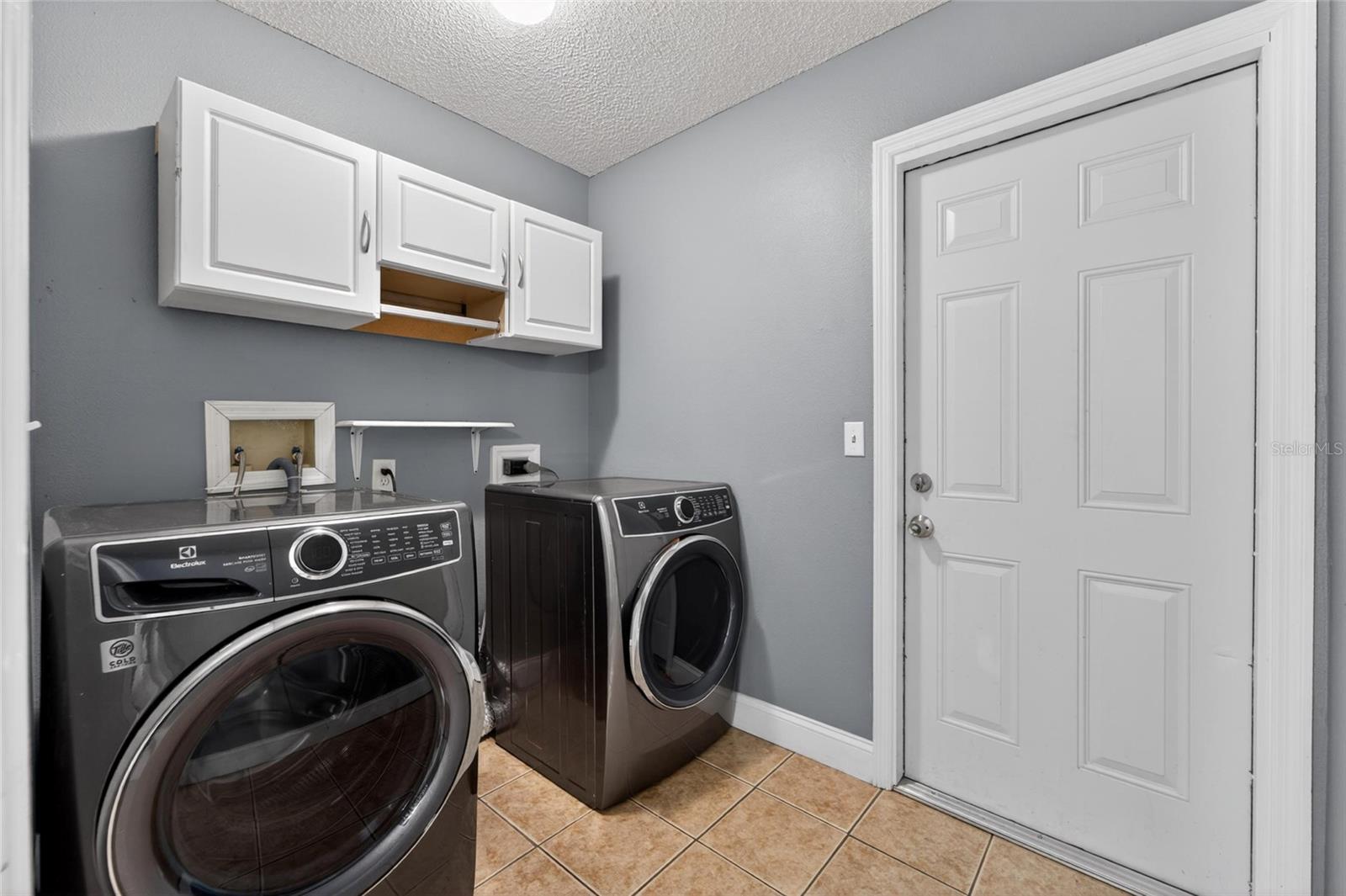 FOUR WINDS ESTATES UNIT SIX - Residential