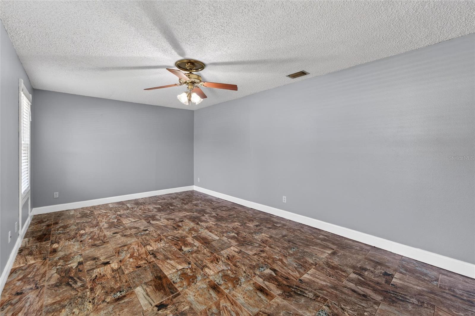 FOUR WINDS ESTATES UNIT SIX - Residential