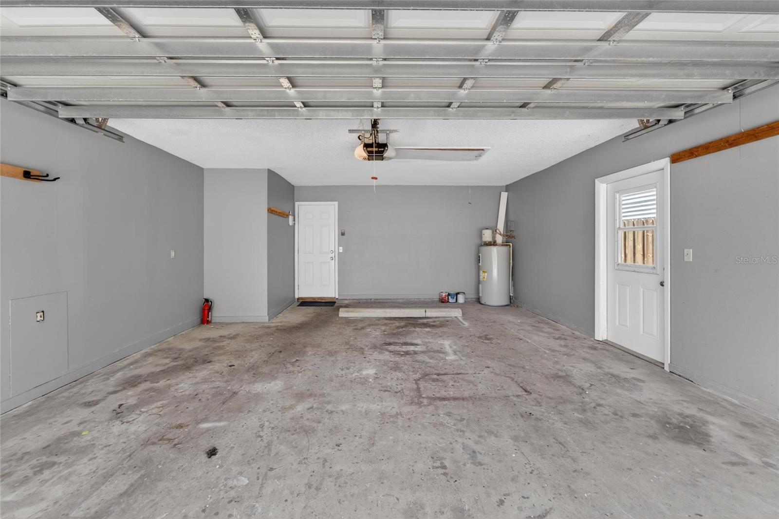 FOUR WINDS ESTATES UNIT SIX - Residential